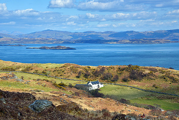 Picture of an farmhouse in a remote location on an island