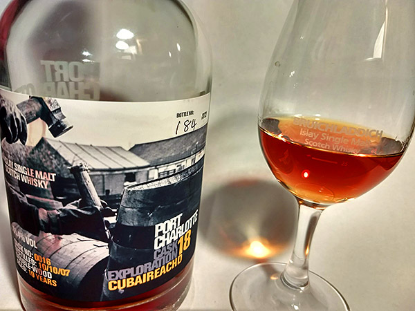 Picture of a bottle and a dram of the Port Charlotte cask exploration Cubaireachd 18